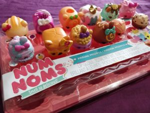  Num Noms Starter Pack Series 5-Croissants Small Collectable Toy  : Toys & Games