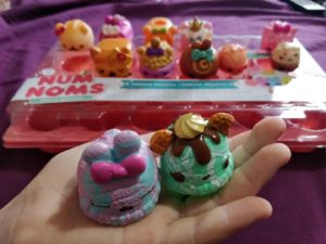  Num Noms Starter Pack Series 5-Croissants Small Collectable Toy  : Toys & Games